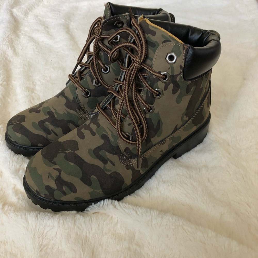 NWOT Camo Boots